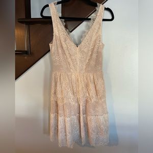 BCBG MAXAZRIA lace dress size small peach